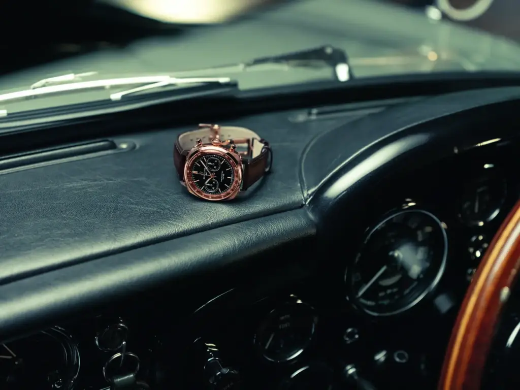 Breitling y Aston Martin reviven el mito de James Bond con un reloj que tiene el ADN del DB5 11 Motor16 10 Breitling Top Time B01 Chronograph 41 Tribute to Aston Martin DB5 Motor16