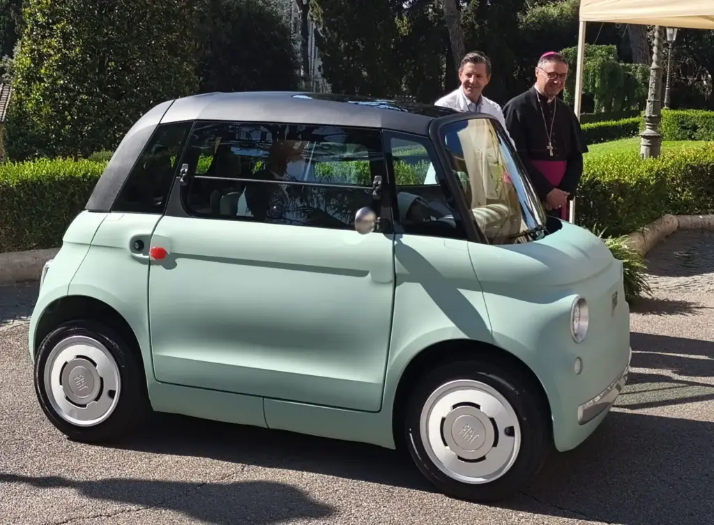 Conducimos un FIAT Topolino por las calles del Vaticano. Una experiencia (casi) religiosa 4 Motor16 1783068454378 Motor16