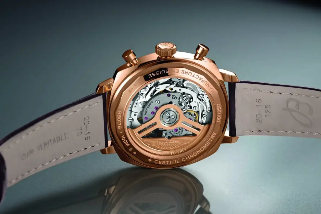 Breitling y Aston Martin reviven el mito de James Bond con un reloj que tiene el ADN del DB5 16 Motor16 18 Breitling Top Time B01 Chronograph 41 Tribute to Aston Martin Motor16