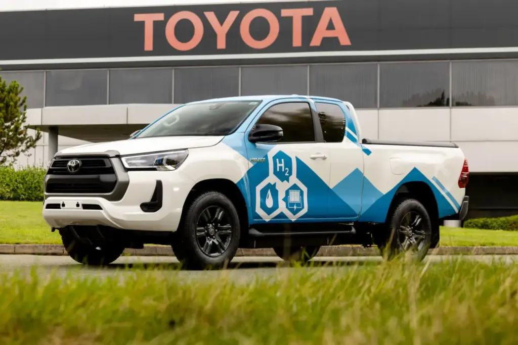 Toyota presenta el Hilux de hidrógeno que competirá en el Dakar 2027 1 Motor16 1920 rkp hydrogen hilux 119 heroimage Motor16