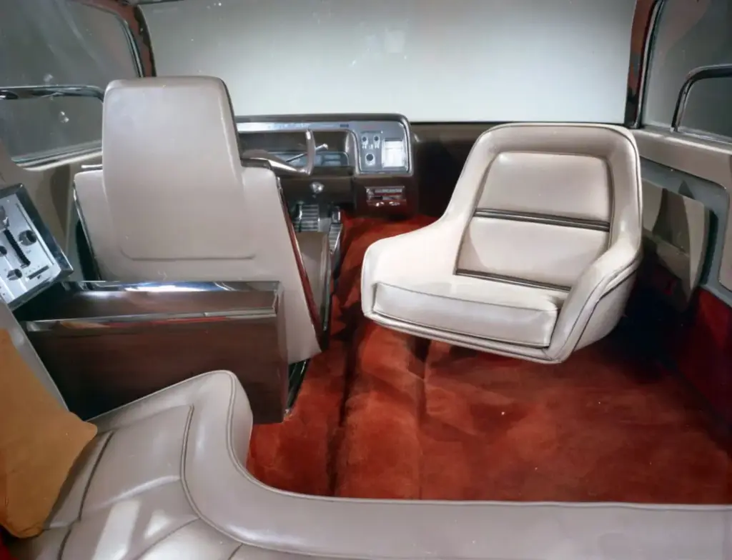 Ford Aurora: El prototipo de 1964 que imaginó el coche del futuro décadas antes de hacerse realidad 22 Motor16 1964 Ford Aurora concept car 10 Motor16