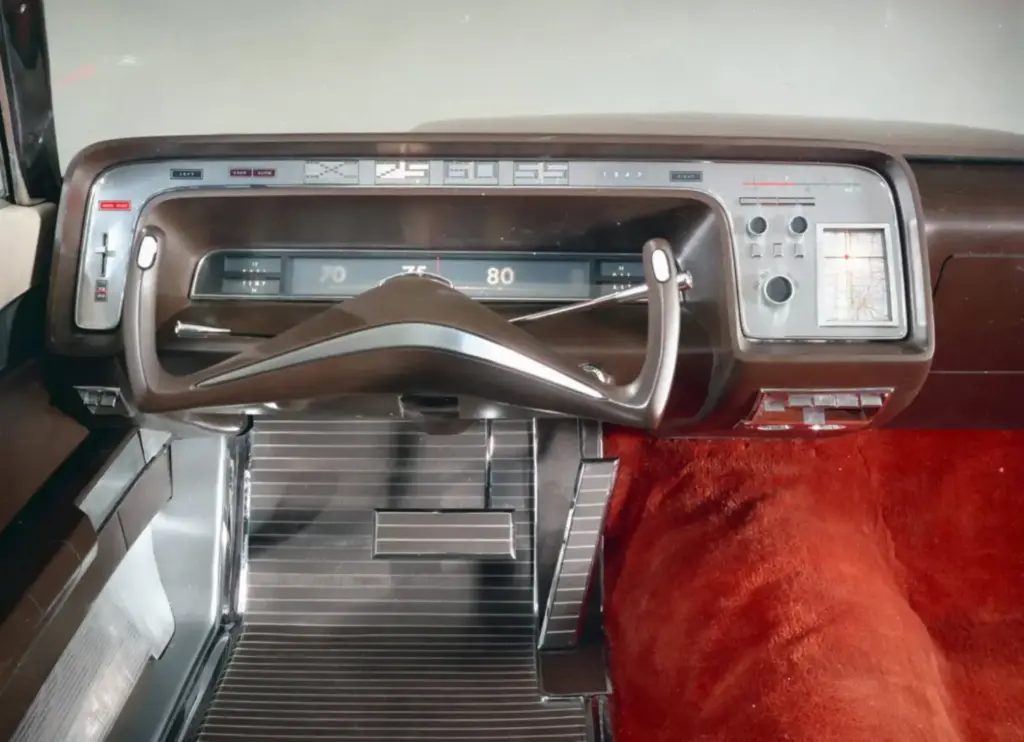 Ford Aurora: El prototipo de 1964 que imaginó el coche del futuro décadas antes de hacerse realidad 5 Motor16 1964 Ford Aurora. Imagen salpicadero.