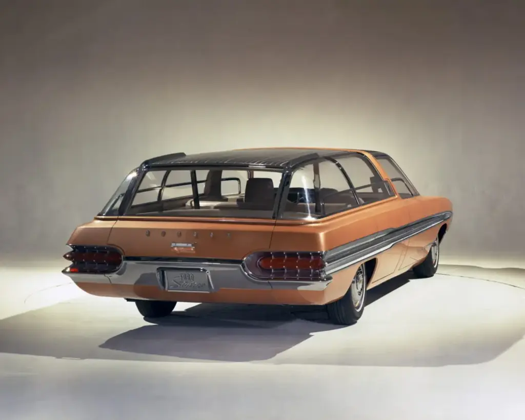 Ford Aurora: El prototipo de 1964 que imaginó el coche del futuro décadas antes de hacerse realidad 1 Motor16 1964 Ford Aurora. Imagen estudio.