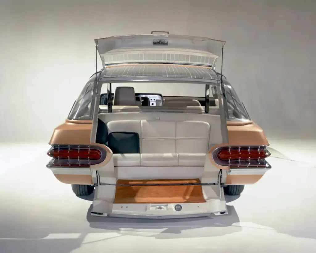 Ford Aurora: El prototipo de 1964 que imaginó el coche del futuro décadas antes de hacerse realidad 13 Motor16 1964 Ford Aurora concept car 4 Motor16
