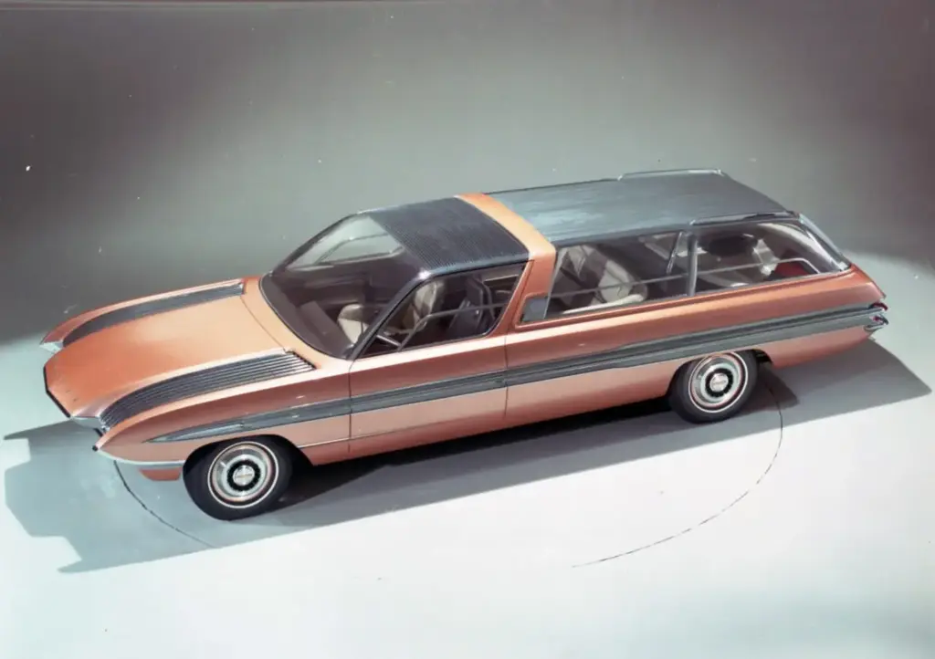 Ford Aurora: El prototipo de 1964 que imaginó el coche del futuro décadas antes de hacerse realidad 4 Motor16 1964 Ford Aurora. Imagen lateral.