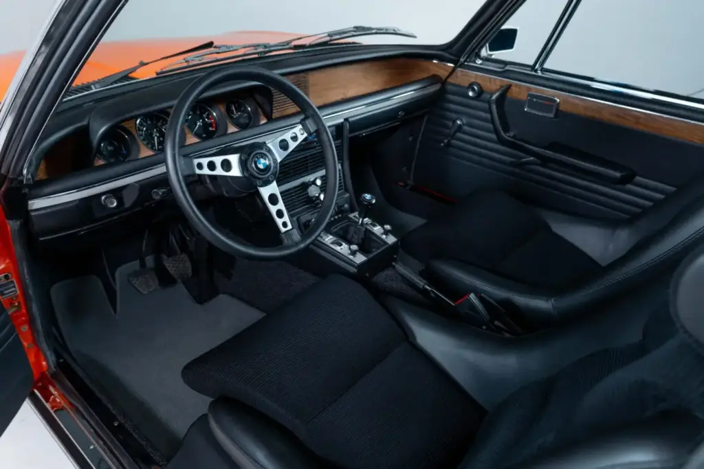 Subastan un BMW 3.0 CSL de 1973 en BaT: una de las 1.265 unidades de homologación 1 Motor16 1973 BMW 3.0 CSL. BaT. Imagen interior.