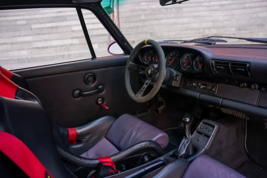 Porsche 911 Carrera RS 964 Rubystone: el 964 RS más codiciado sale a subasta con 88.000 km 1 Motor16 1992 porsche 911 carrera rs rubistone interior bat Motor16