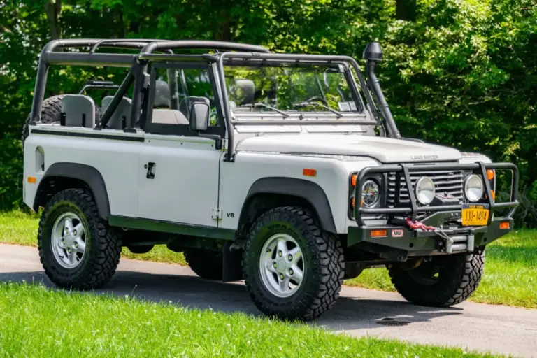El Land Rover Defender 90 NAS de 1994: la pieza de colección norteamericana que subasta Bring a Trailer