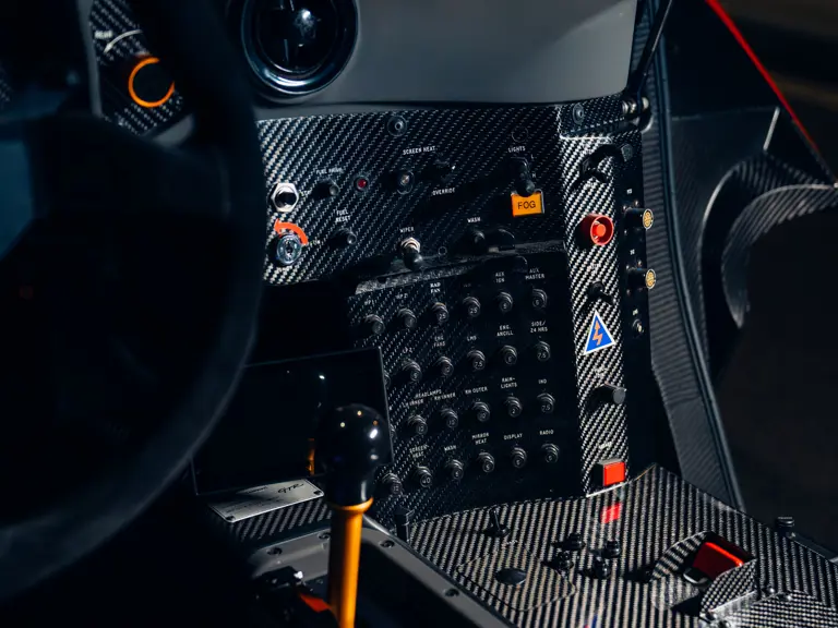 El McLaren F1 'Pop Art' te está buscando: Siempre y cuando te sobren 35 millones 26 Motor16 1998 McLaren F1 GTR RM Sothebys 10 Motor16