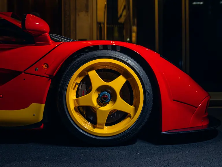 El McLaren F1 'Pop Art' te está buscando: Siempre y cuando te sobren 35 millones 16 Motor16 1998 McLaren F1 GTR RM Sothebys 20 Motor16