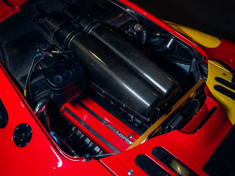 El McLaren F1 'Pop Art' te está buscando: Siempre y cuando te sobren 35 millones 31 Motor16 1998 McLaren F1 GTR RM Sothebys 22 Motor16