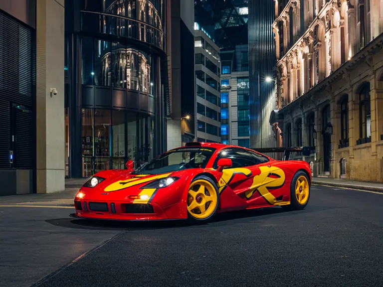 El McLaren F1 'Pop Art' te está buscando: Siempre y cuando te sobren 35 millones 6 Motor16 1998 McLaren F1 GTR RM Sothebys 24 Motor16