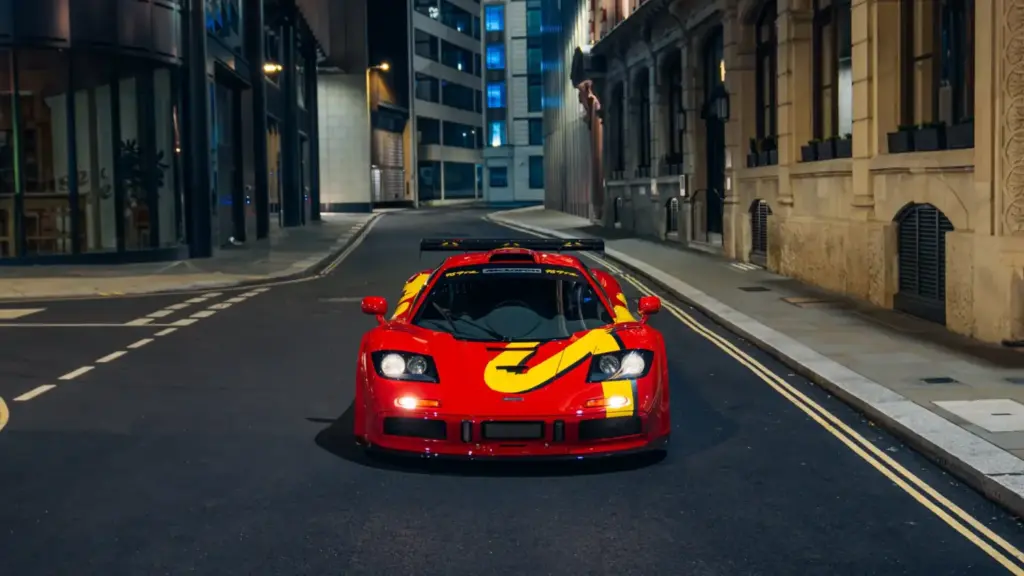 El McLaren F1 'Pop Art' te está buscando: Siempre y cuando te sobren 35 millones 5 Motor16 1998 McLaren F1 GTR RM Sothebys 28 Motor16
