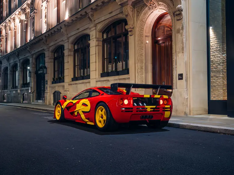 El McLaren F1 'Pop Art' te está buscando: Siempre y cuando te sobren 35 millones 1 Motor16 1996 McLaren F1 GTR Pop Art. Imagen trasera.