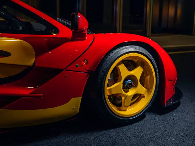 El McLaren F1 'Pop Art' te está buscando: Siempre y cuando te sobren 35 millones 17 Motor16 1998 McLaren F1 GTR RM Sothebys 32 Motor16