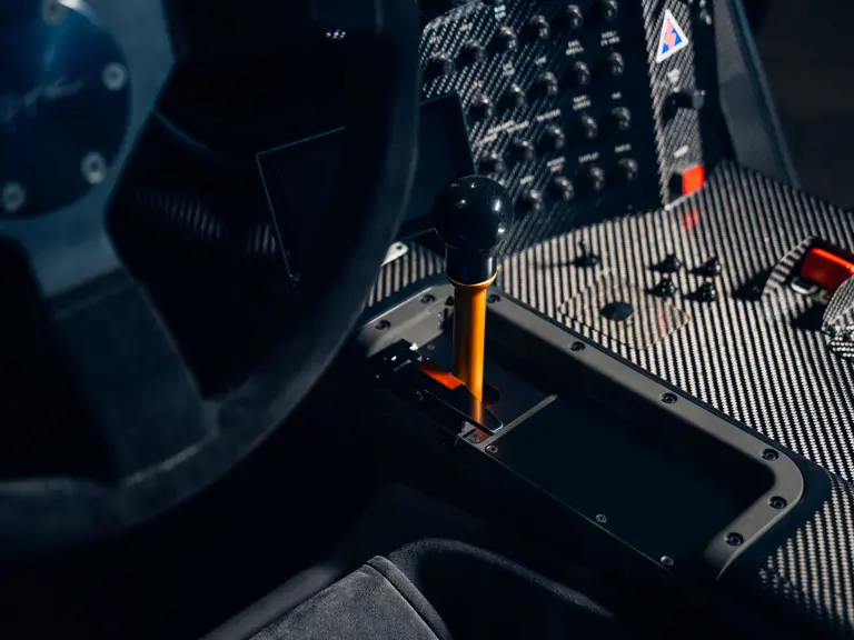 El McLaren F1 'Pop Art' te está buscando: Siempre y cuando te sobren 35 millones 25 Motor16 1998 McLaren F1 GTR RM Sothebys 34 Motor16