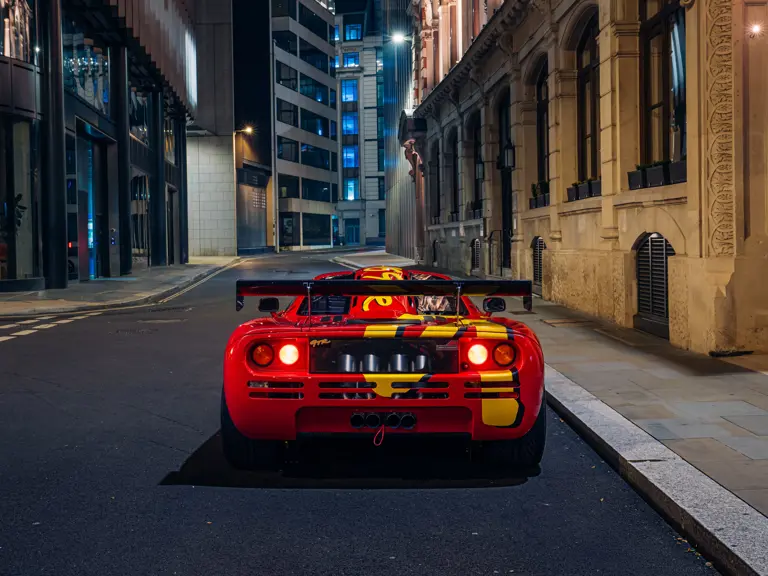 El McLaren F1 'Pop Art' te está buscando: Siempre y cuando te sobren 35 millones 11 Motor16 1998 McLaren F1 GTR RM Sothebys 9 Motor16