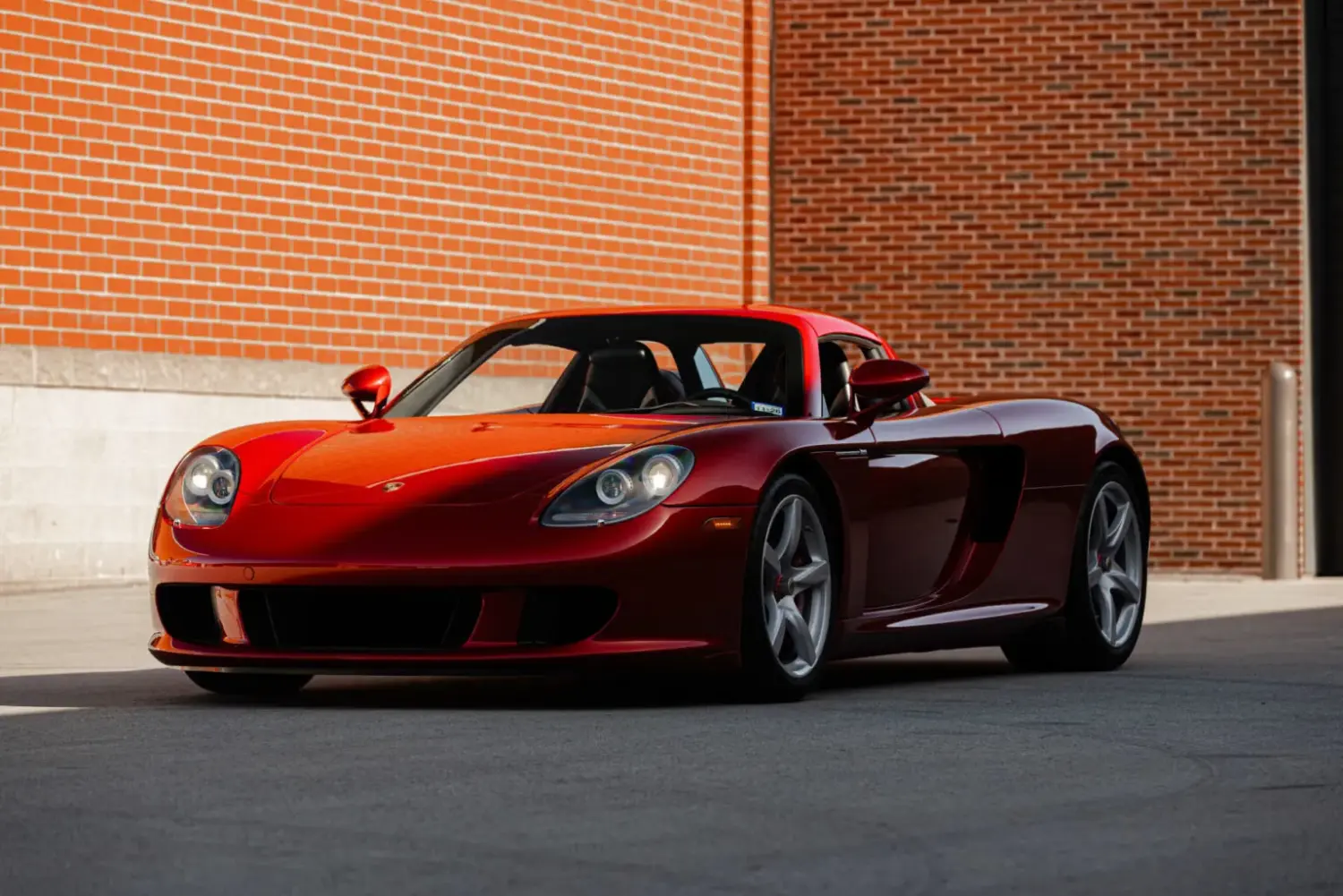 2005 Porsche Carrera GT Rosso Fuoco. Imagen portada.