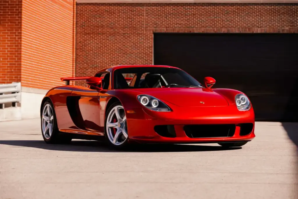 Cuando pintar un Porsche Carrera GT en el color de tu adversario tiene premio 7 Motor16 2005 porsche carrera gt rosso fuoco Mecum 21 Motor16