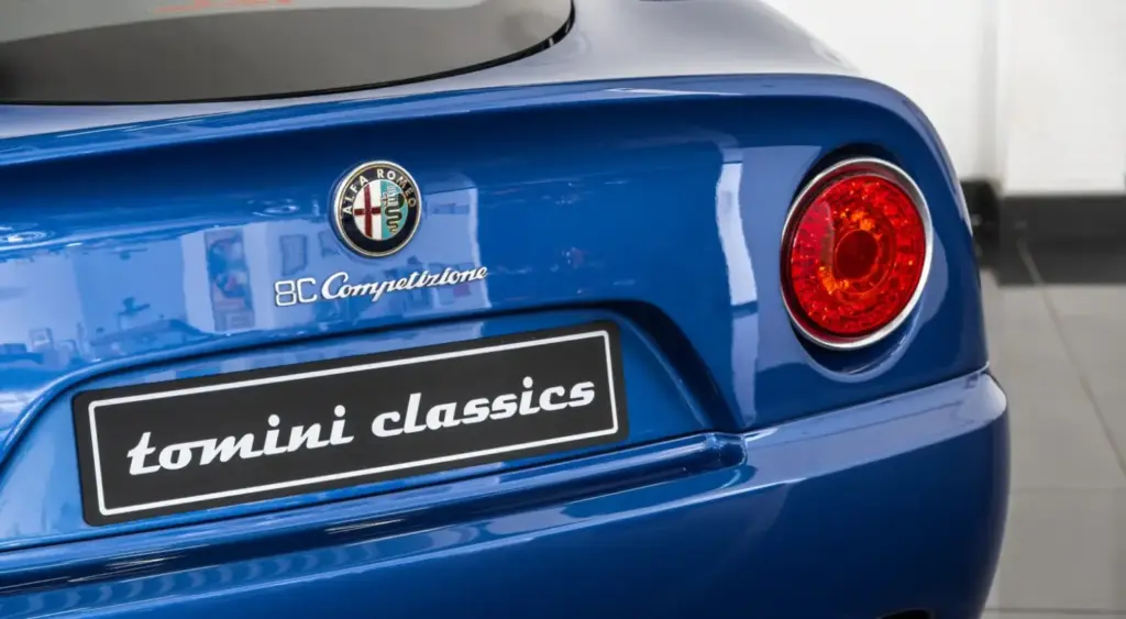 Los tres Alfa Romeo 8C que te quitarán las ganas de conducir un 33 Stradale... Y por la mitad de dinero 30 Motor16 2009 Alfa Romeo 8C Competizione Blue tominiclassics 11 Motor16