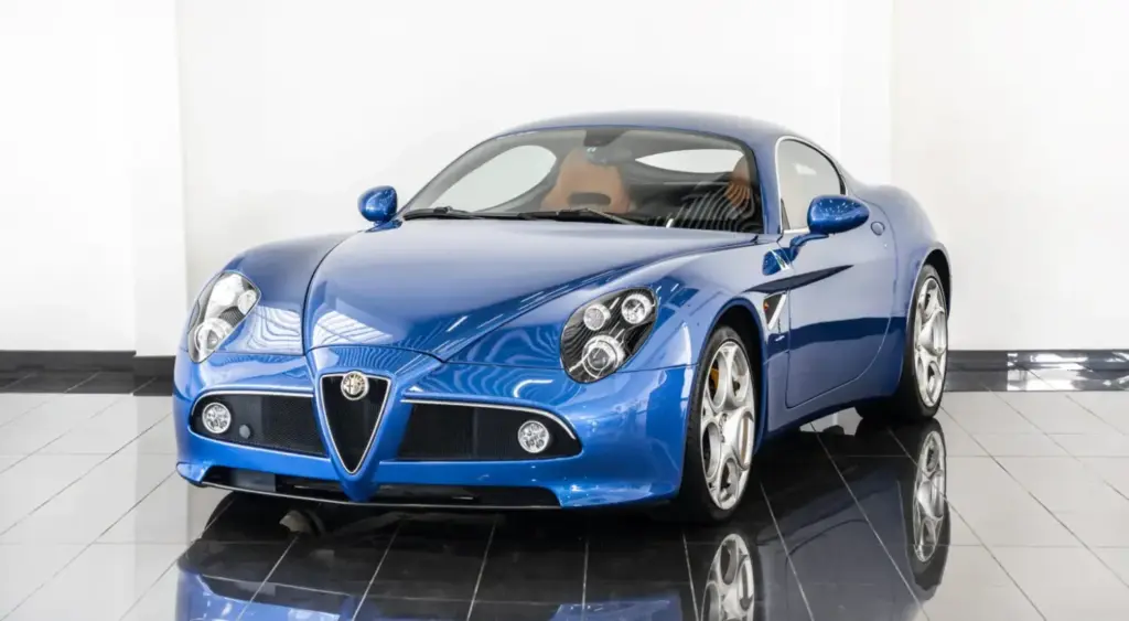 Los tres Alfa Romeo 8C que te quitarán las ganas de conducir un 33 Stradale... Y por la mitad de dinero 24 Motor16 2009 Alfa Romeo 8C Competizione Blue tominiclassics 3 Motor16