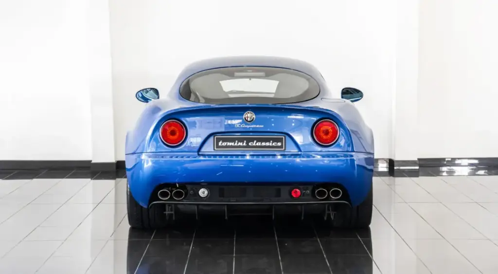 Los tres Alfa Romeo 8C que te quitarán las ganas de conducir un 33 Stradale... Y por la mitad de dinero 27 Motor16 2009 Alfa Romeo 8C Competizione Blue tominiclassics 6 Motor16