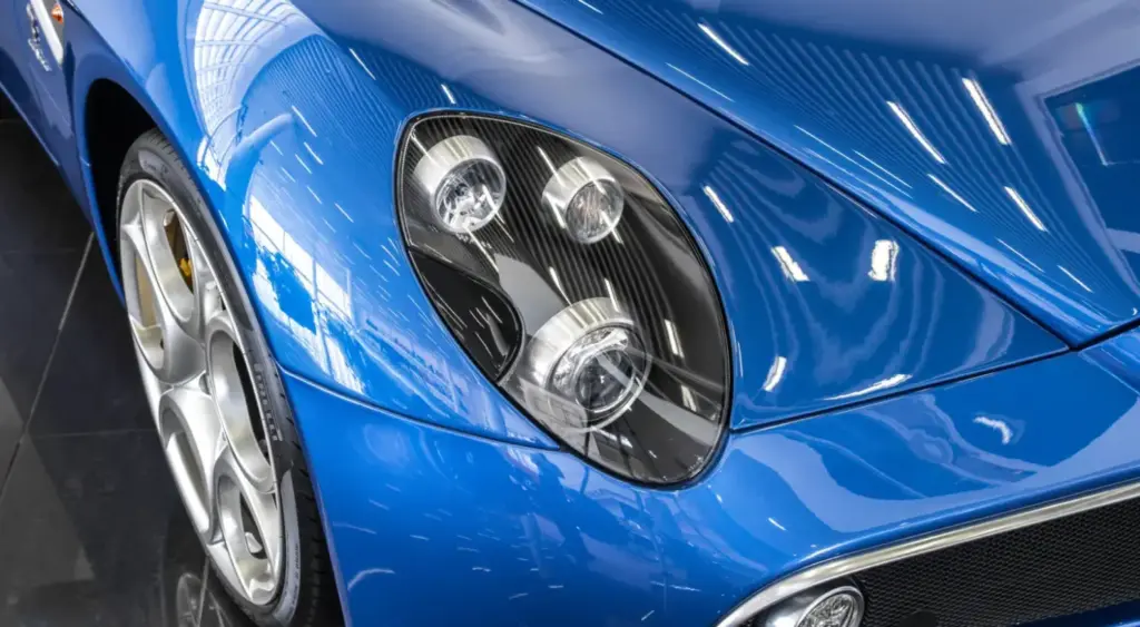 Los tres Alfa Romeo 8C que te quitarán las ganas de conducir un 33 Stradale... Y por la mitad de dinero 28 Motor16 2009 Alfa Romeo 8C Competizione Blue tominiclassics 9 Motor16