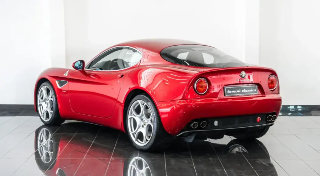 Los tres Alfa Romeo 8C que te quitarán las ganas de conducir un 33 Stradale... Y por la mitad de dinero 8 Motor16 2009 Alfa Romeo 8C Competizione Red tominiclassics 5 Motor16