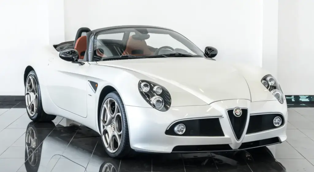 Los tres Alfa Romeo 8C que te quitarán las ganas de conducir un 33 Stradale... Y por la mitad de dinero 39 Motor16 2010 Alfa Romeo 8C Spider White tominiclassics 1 Motor16