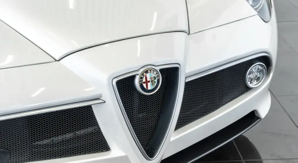 Los tres Alfa Romeo 8C que te quitarán las ganas de conducir un 33 Stradale... Y por la mitad de dinero 45 Motor16 2010 Alfa Romeo 8C Spider White tominiclassics 10 Motor16