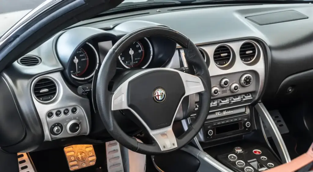 Los tres Alfa Romeo 8C que te quitarán las ganas de conducir un 33 Stradale... Y por la mitad de dinero 50 Motor16 2010 Alfa Romeo 8C Spider White tominiclassics 14 Motor16