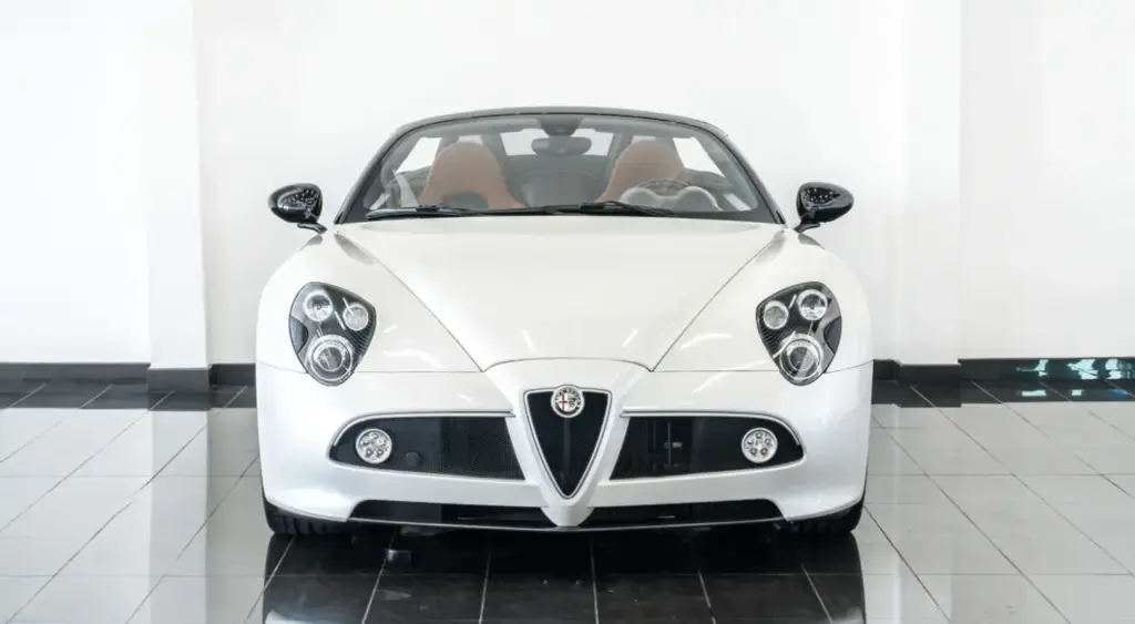 Los tres Alfa Romeo 8C que te quitarán las ganas de conducir un 33 Stradale... Y por la mitad de dinero 38 Motor16 2010 Alfa Romeo 8C Spider White tominiclassics 2 Motor16