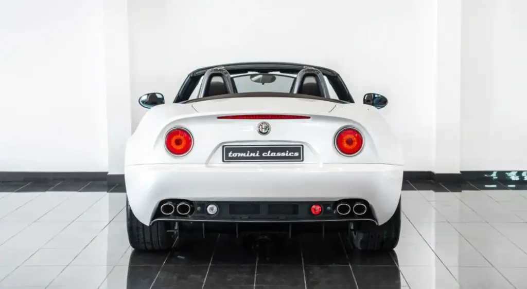Los tres Alfa Romeo 8C que te quitarán las ganas de conducir un 33 Stradale... Y por la mitad de dinero 44 Motor16 2010 Alfa Romeo 8C Spider White tominiclassics 7 Motor16