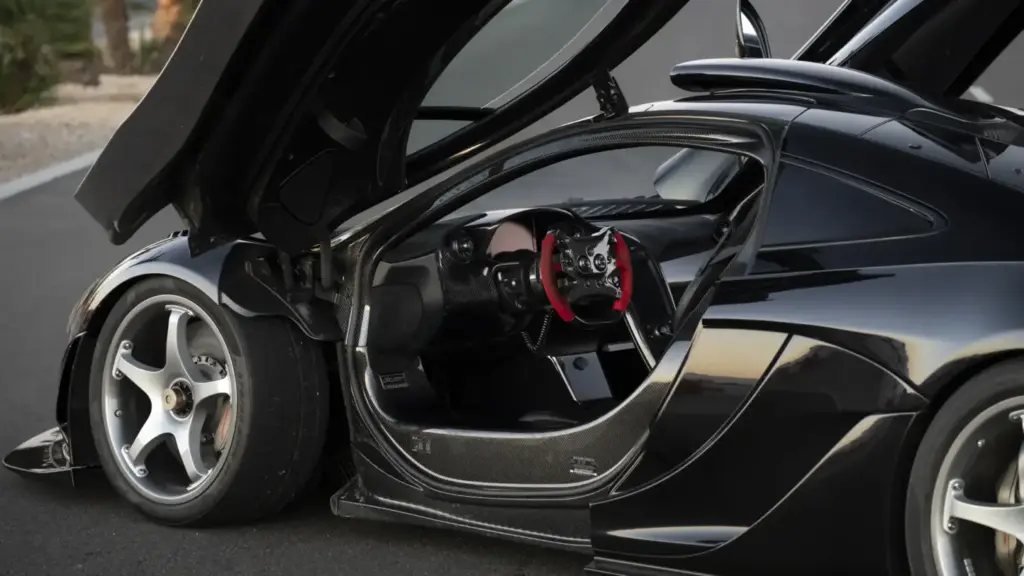 Como este McLaren P1 solo hay cuatro en el mundo y RM Sotheby's lo pone en juego 2 Motor16 2014 McLaren P1 GT Lanzante. Imagen interior.