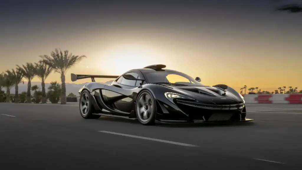 Como este McLaren P1 solo hay cuatro en el mundo y RM Sotheby's lo pone en juego 1 Motor16 2014 McLaren P1 GT Lanzante. Imagen exterior.