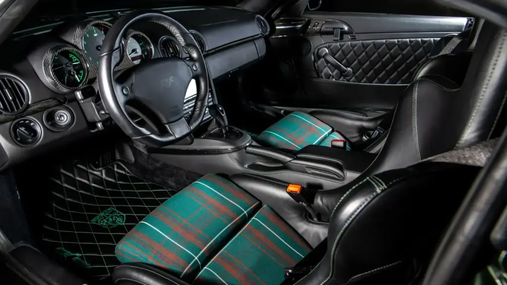 Hennessey Venom F5-M: 2.059 CV y caja de cambios manual 39 Motor16 2018 RUF CTR3 Clubsport. Imagen interior.