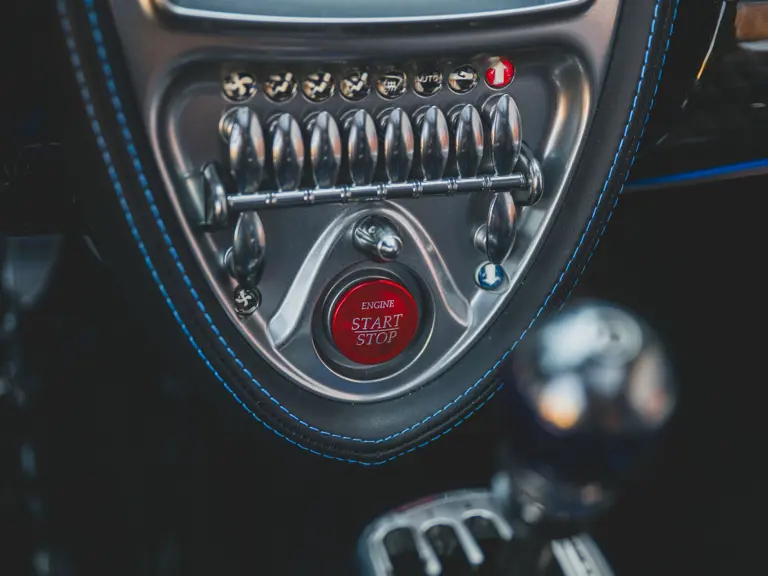 2024 pagani huayra roadster executor manual 10 Motor16