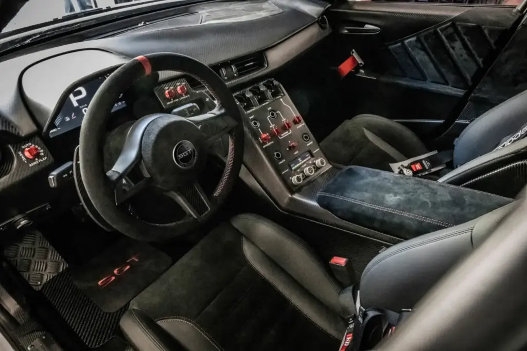 SGT reedita el mítico Alfa Romeo 155 del DTM con esta criatura de la que fabricarán 55 unidades 2 Motor16 2026 55 SGT. Alfa Romeo 155 DTM. Imagen interior.