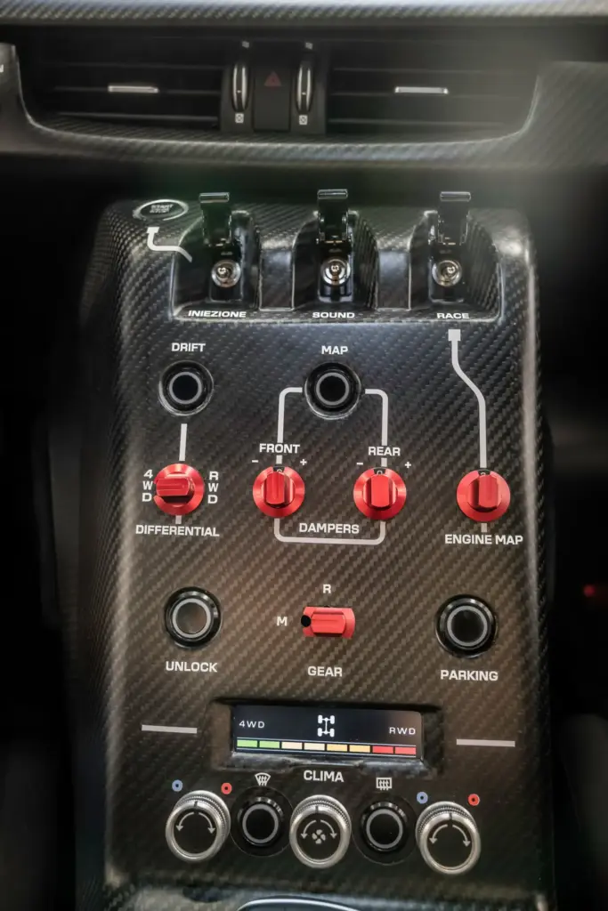 SGT reedita el mítico Alfa Romeo 155 del DTM con esta criatura de la que fabricarán 55 unidades 25 Motor16 2026 55 SGT Alfa Romeo 155 DTM 22 Motor16