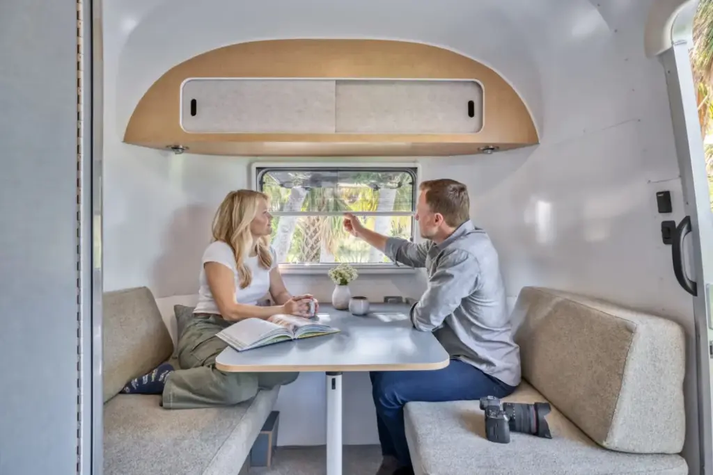 2026 Airstream World Traveler 17RB 10 Motor16