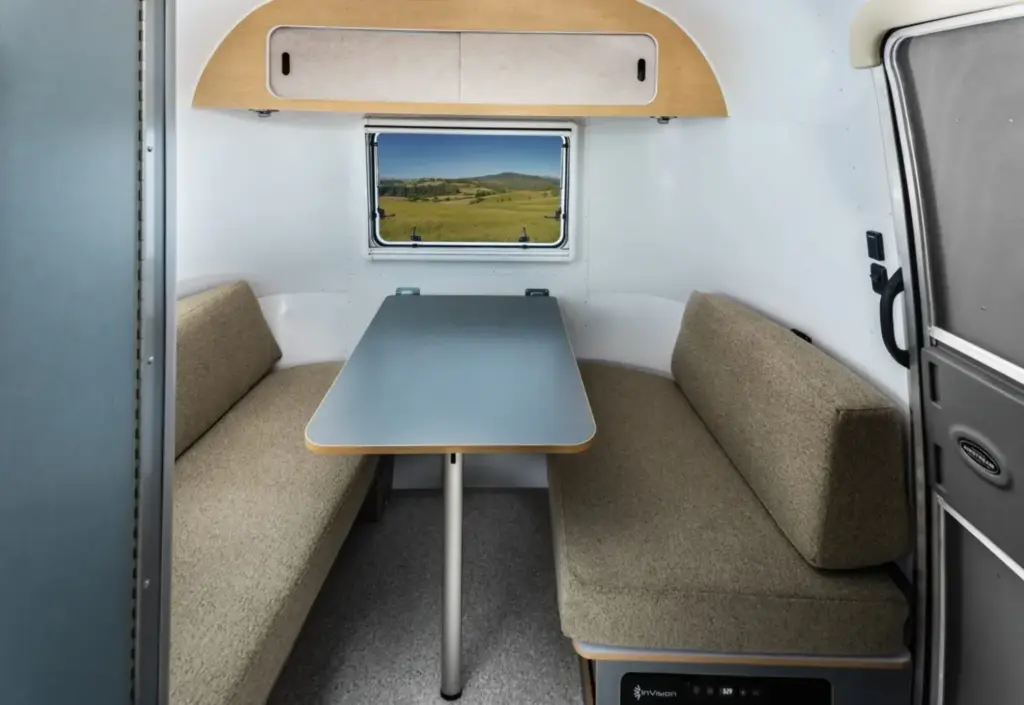 2026 Airstream World Traveler 17RB 3 Motor16