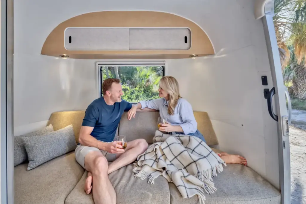 2026 Airstream World Traveler 17RB 8 Motor16