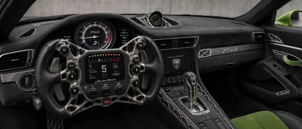 Project 754: Así es el Porsche 911 con motor central que la casa alemana jamás ha creado 3 Motor16 2026 Angelelli Automobili Project 754. Porsche 911. Imagen interior.