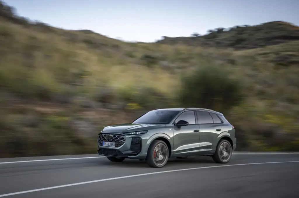 Audi Q3: Con extra de todo para potenciar su tecnología, equipamiento y versatilidad 4 Motor16 2026 Audi Q3 actualizado. Imagen movimiento.