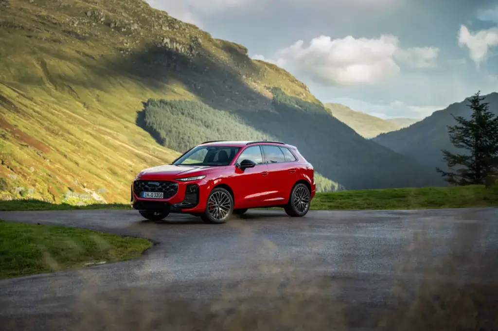 Audi Q3: Con extra de todo para potenciar su tecnología, equipamiento y versatilidad 2 Motor16 2026 Audi Q3 actualizado. Imagen exterior.
