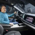 Audi Q9 pantallas: el SUV más grande estrena cabina digital con tres pantallas y puertas automáticas