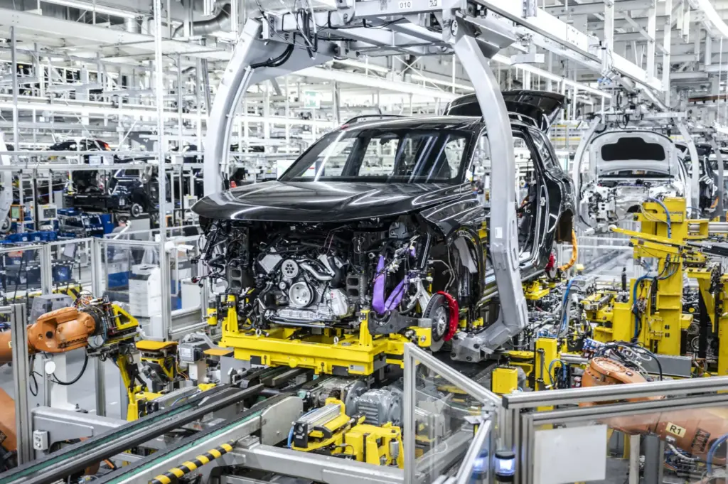 2026 Audi Q9 reveal 59 Motor16