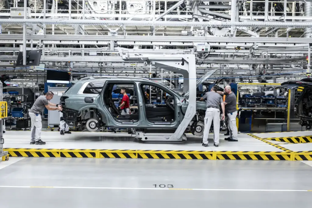 2026 Audi Q9 reveal 60 Motor16