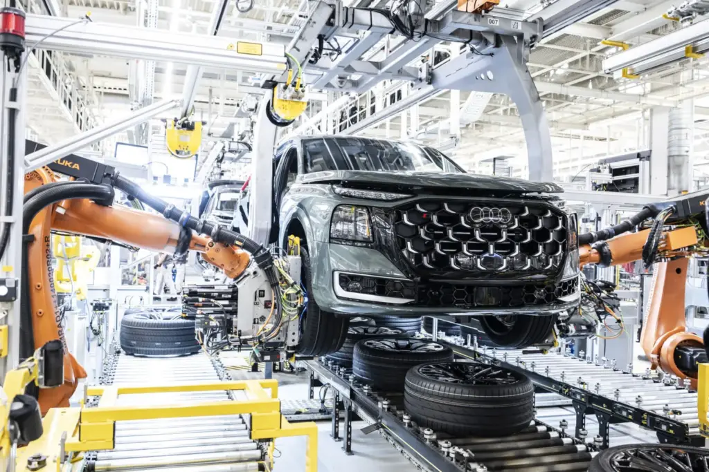2026 Audi Q9 reveal 61 Motor16