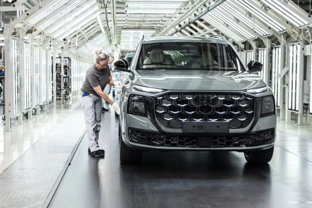 2026 Audi Q9 reveal 62 Motor16
